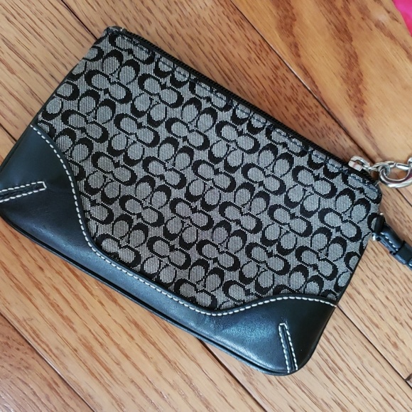 Price Drop! 🎉Coach wristlet- black - Picture 2 of 4